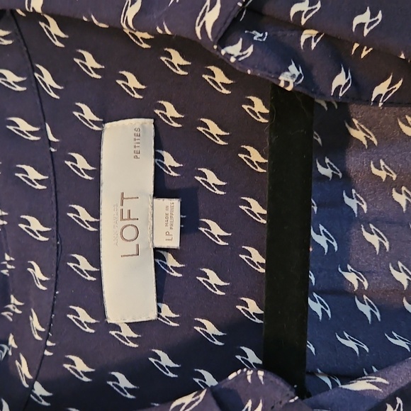 LOFT Navy and White Patterned Button Down Blouse Size LP - Picture 2 of 6